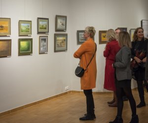 Fotorelacja z wernisażu "Pastelowe wspomnienia: mój makro- i mikroświat"