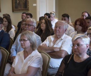 WYSTAWA CZASOWA „COŚ SIĘ KOŃCZY, COŚ SIĘ ZACZYNA...” JUŻ OTWARTA!