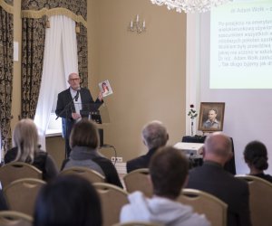 Fotorelacja ze spotkania poświęconego doktorowi Adamowi Wołkowi