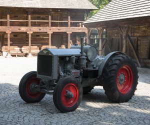 Nowe ciągniki w zbiorach Muzeum Rolnictwa w Ciechanowcu