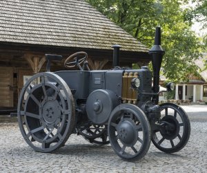 Nowe ciągniki w zbiorach Muzeum Rolnictwa w Ciechanowcu