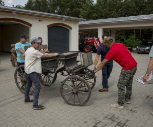 Konserwacja zabytkowych pojazdów zaprzęgowych ze zbiorów Muzeum Rolnictwa im. ks. Krzysztofa Kluka w Ciechanowcu