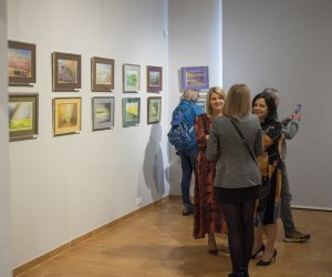 Fotorelacja z wernisażu "Pastelowe wspomnienia: mój makro- i mikroświat"