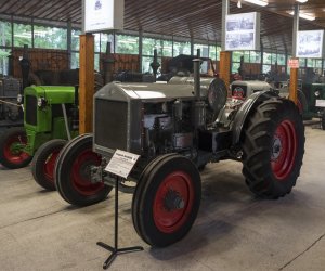 Nowe ciągniki w zbiorach Muzeum Rolnictwa w Ciechanowcu