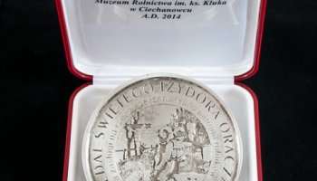 Muzeum Rolnictwa w Ciechanowcu uhonorowane &quot;Medalem za Zasługi na Rzecz Szerzenia Kultu świętego Izydora Oracza&quot;