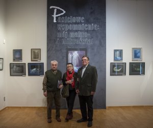 Fotorelacja z wernisażu "Pastelowe wspomnienia: mój makro- i mikroświat"