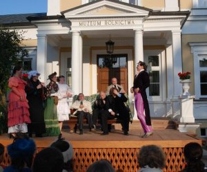 Międzynarodowy Dzień Teatru - Teatr w Muzeum Rolnictwa w Ciechanowcu