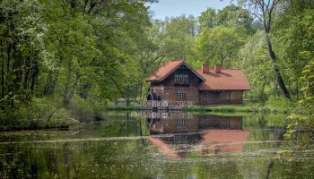 Młyn wodny – ekspozycje „Urządzenia młynarskie, żarna, stępy, miary, wagi”, „Muzeum Chleba”