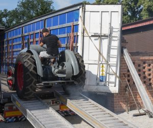 Nowe ciągniki w zbiorach Muzeum Rolnictwa w Ciechanowcu