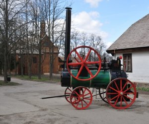 Najstarsza lokomobila parowa w Muzeum Rolnictwa im. ks. Krzysztofa Kluka w Ciechanowcu