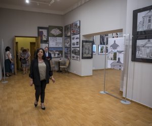 WYSTAWA CZASOWA „COŚ SIĘ KOŃCZY, COŚ SIĘ ZACZYNA...” JUŻ OTWARTA!