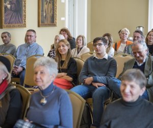 Fotorelacja z wernisażu "Pastelowe wspomnienia: mój makro- i mikroświat"